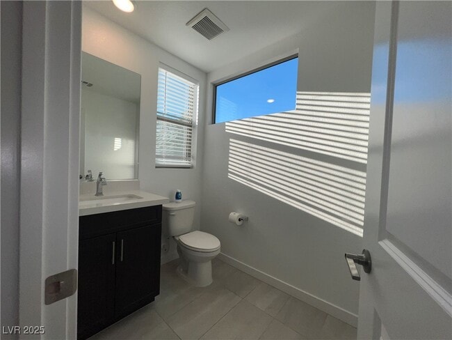 Foto del edificio - 549 Everett Ridge Ave