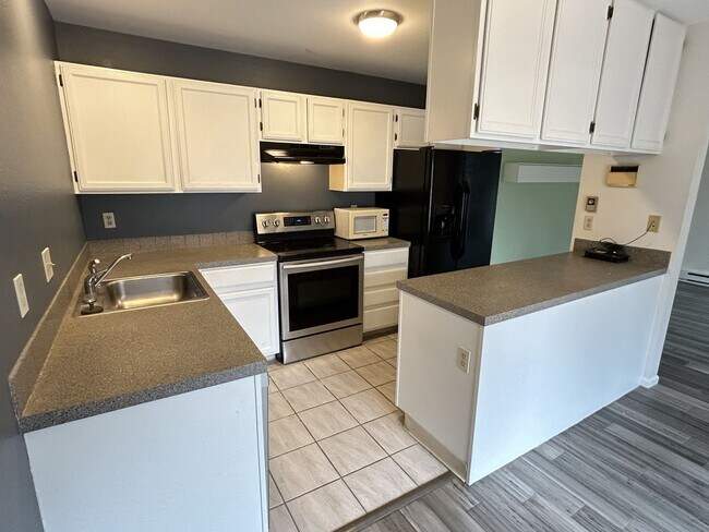 Foto del edificio - Modern 2 Bedroom Townhome Near CSU