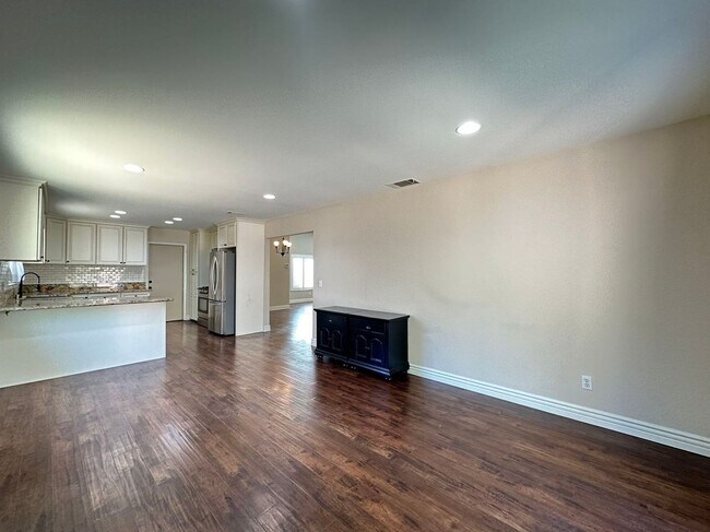 Building Photo - 3 BEDROOM HOME FOR LEASING IN WALNUT