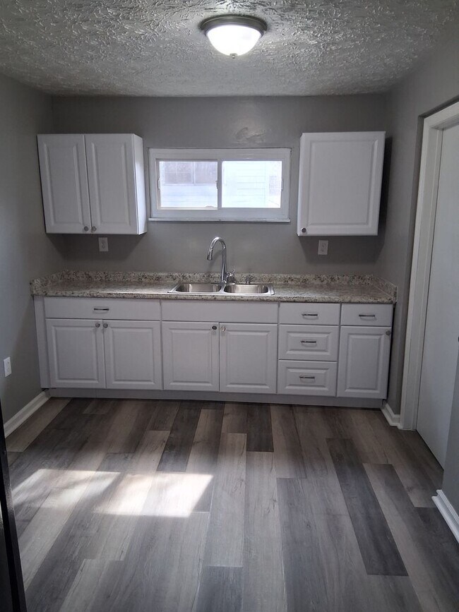 Foto del edificio - 2 bedroom 1 bath house for rent close to WPAFB, downtown Fairborn