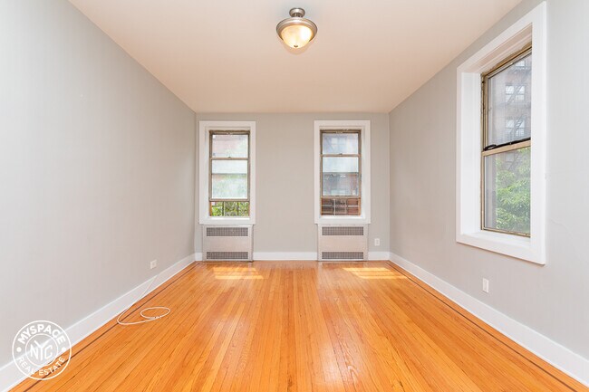 Building Photo - 111 E 21st St