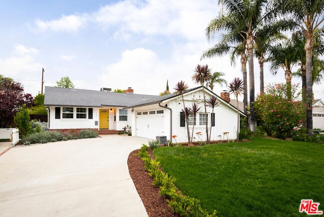 Building Photo - 5427 Lemona Ave