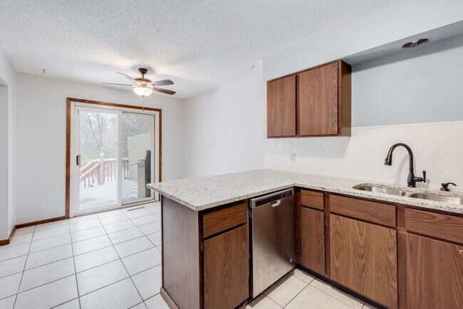 Foto del edificio - 631 Ridgeview Dr