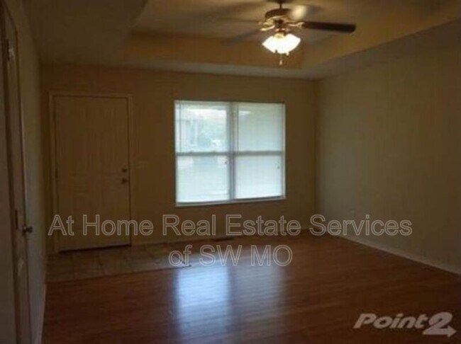 Foto del edificio - 3327 S Parkmont Ct