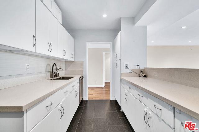 Building Photo - 865 Comstock Ave