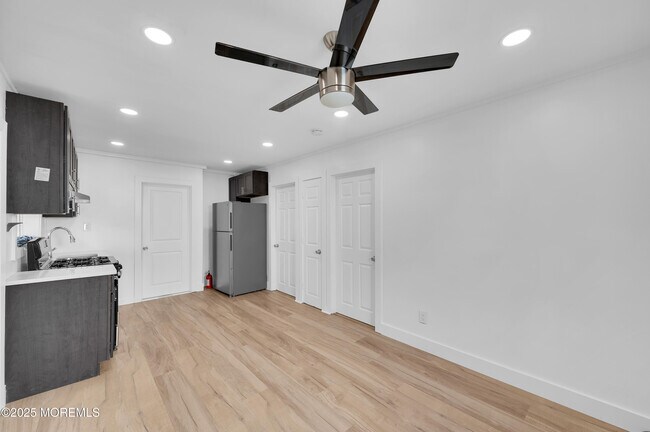 Foto del edificio - 231 Blaine Ave