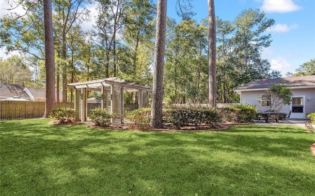 Foto del edificio - 350 Greenleaves Blvd