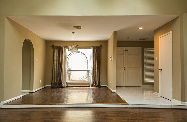 Building Photo - **Spacious, no carpet, and Energy saving 3...