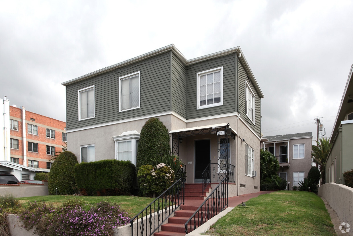 Primary Photo - 3621 Park Blvd