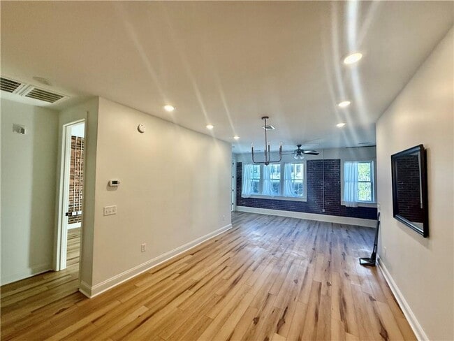 Building Photo - 706 Gloucester St