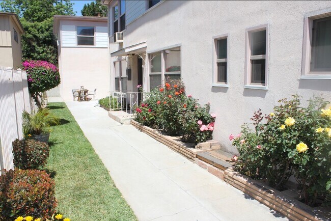 Foto del edificio - 5055 Laurel Canyon Blvd