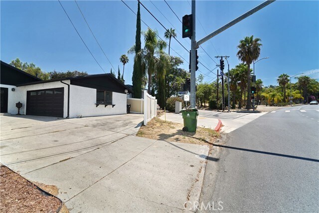 Foto del edificio - 4700 Topanga Canyon Blvd