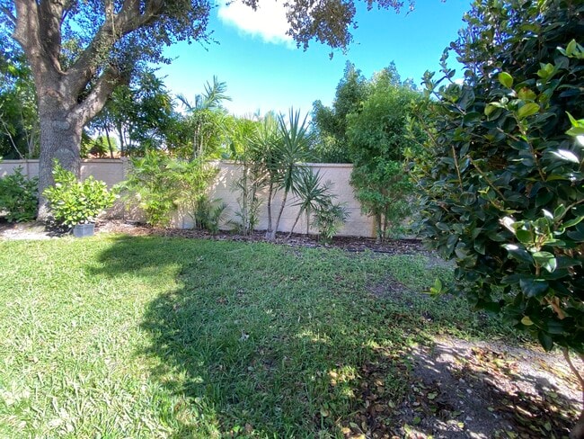 Building Photo - 327 E Coral Trace Cir