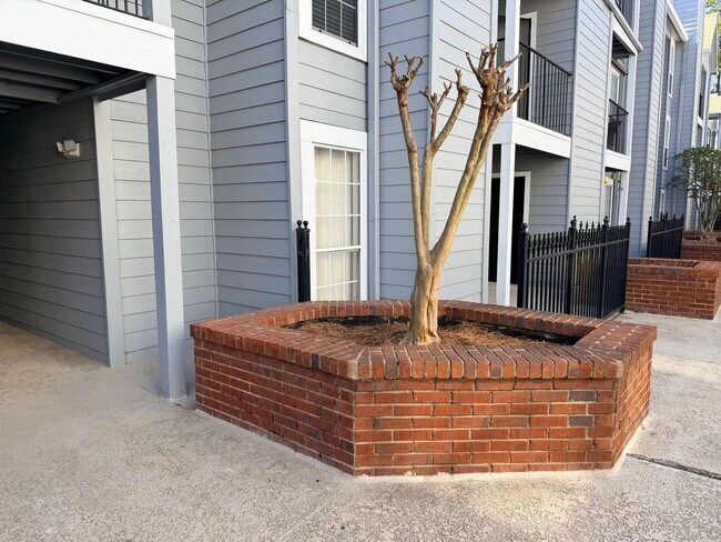 Foto del edificio - Lovely Condo In Sandy Springs Convenient to Hwy 400!