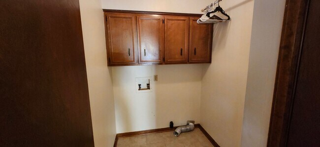 Building Photo - 3 bedroom home in North Columbus
