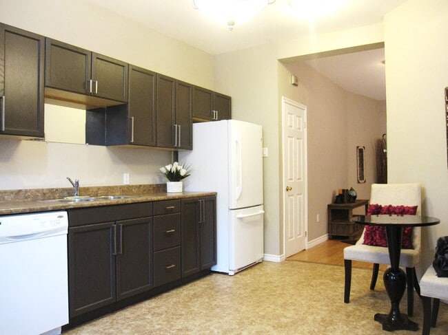 Building Photo - 310 Riverdale Av