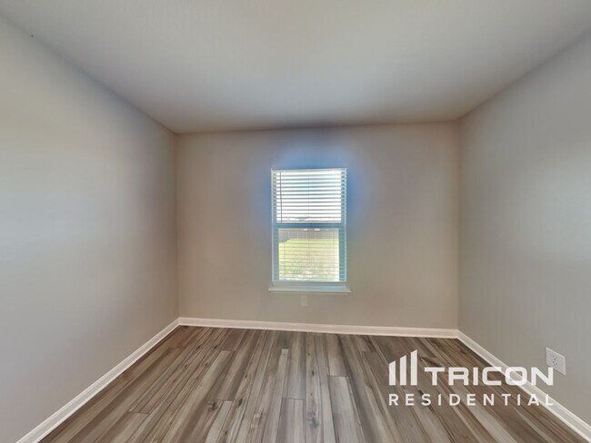 Building Photo - 108 Saloon Cove E Newark TX