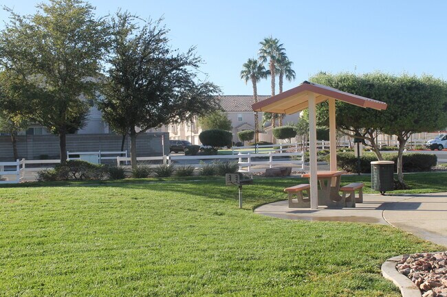 Building Photo - Henderson 2 bedroom townhome