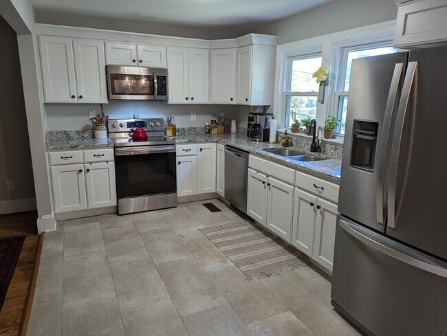 Kitchen - 817 Shober St