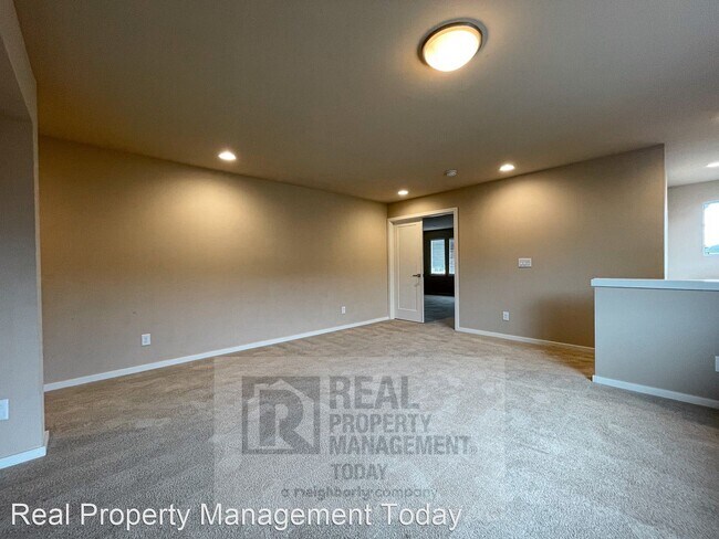 Building Photo - 4 br, 2.5 bath House - 5534 Elaine Ave SE