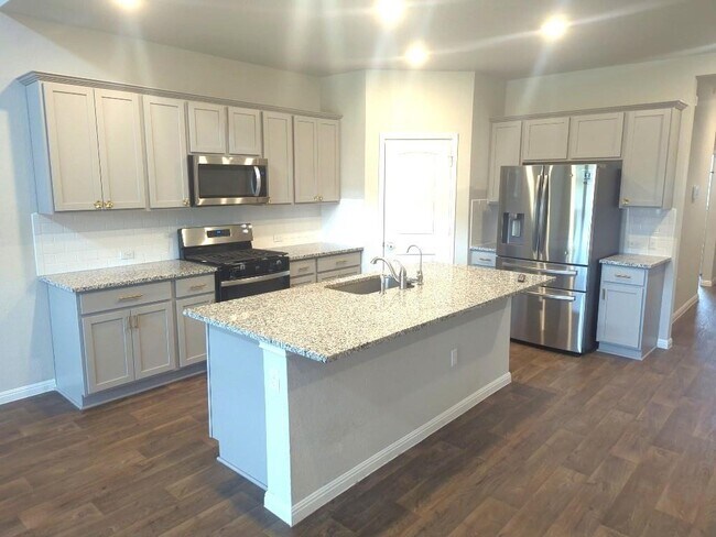 Building Photo - 115 Rainmaker Ln