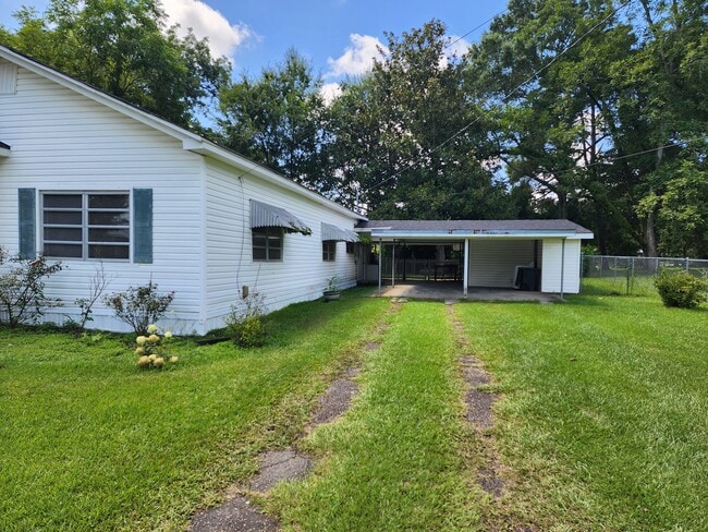 Building Photo - 404 Dubose St