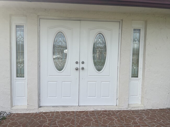 Building Photo - 12840 SW 11th Pl