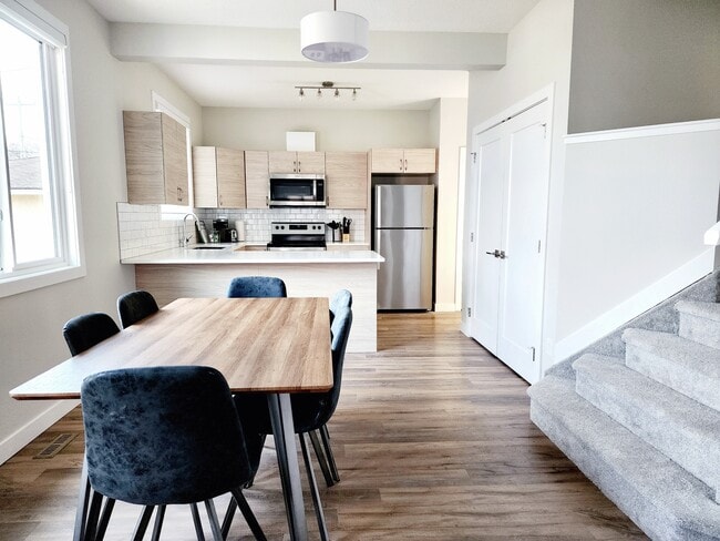 Building Photo - 10113-10117 117 Ave NW