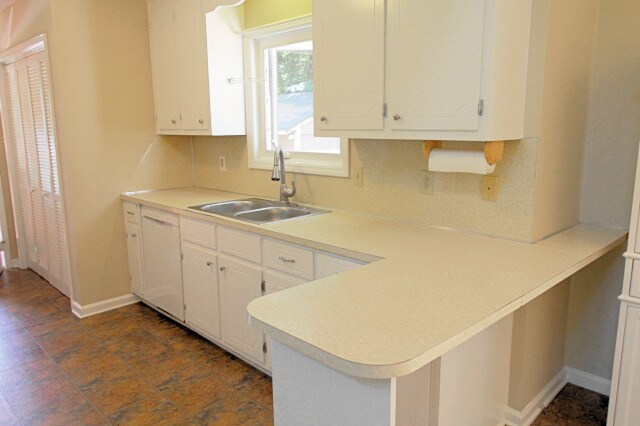 Foto del edificio - Single story 3 bed, 2 bath home in North Durham on half an acre!