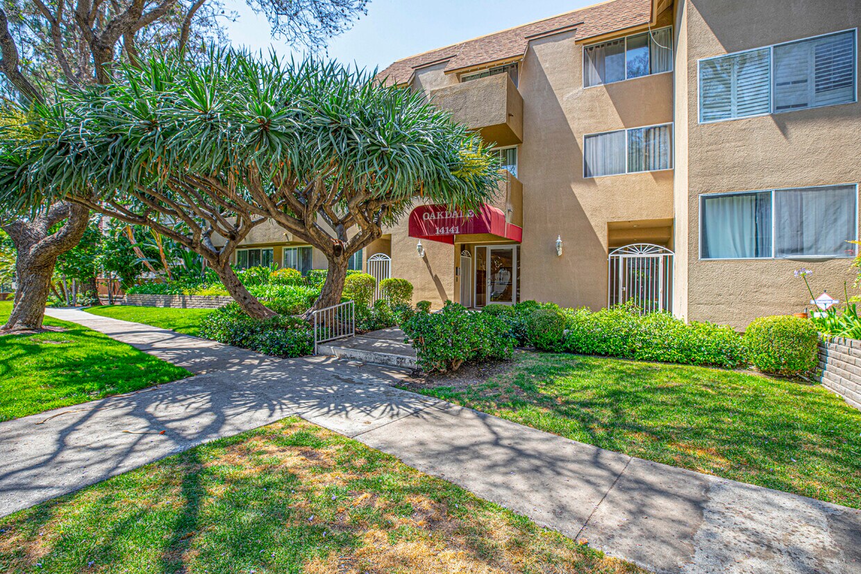 14141 Dickens St Unit 211, Sherman Oaks, CA 91423 Condo for Rent in