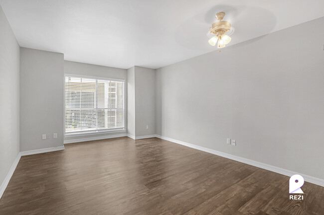 Foto del edificio - 4400 Memorial Dr