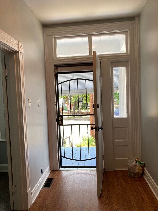 Foto del edificio - 3514 E Clay St