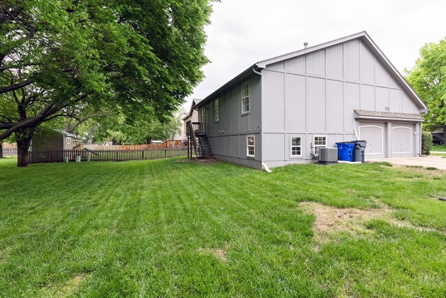 Building Photo - 4 Bed home in Olathe- Quick access to I-35