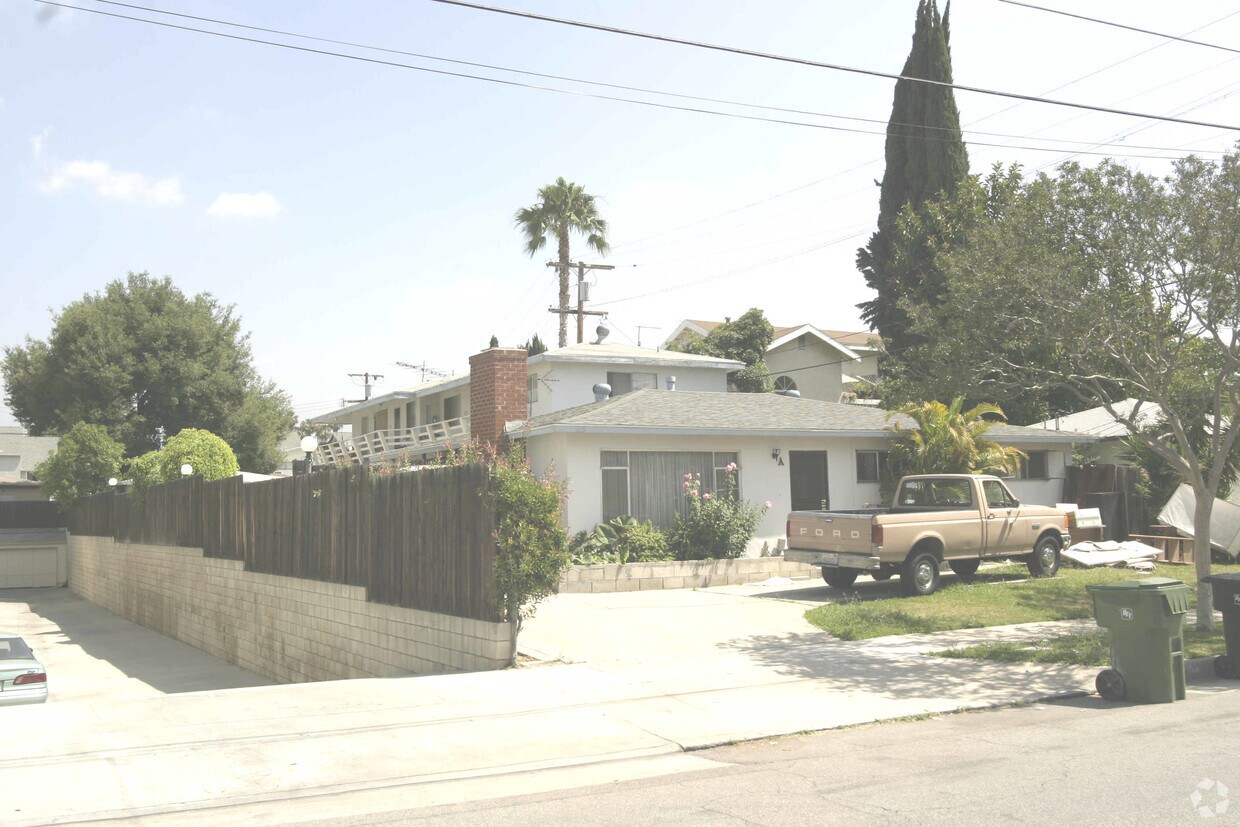 Building Photo - 215-217 W Linda Vista Ave
