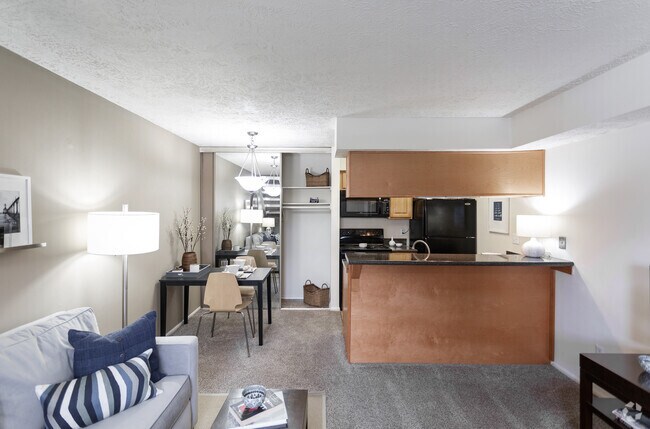 1BR, 1BA - 647 SF - TGM Avalon Lake