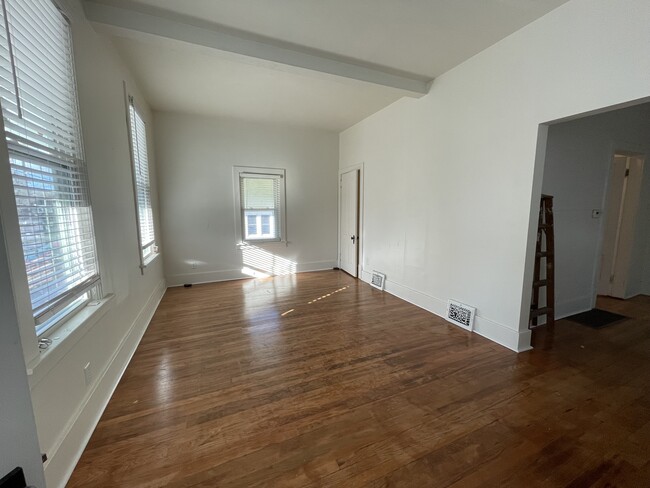 Living room - 3408 Frances St