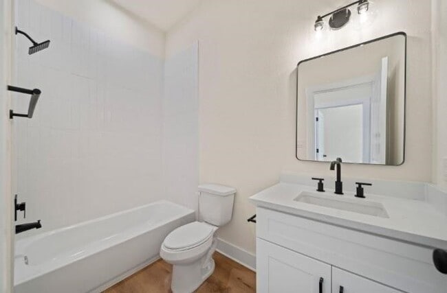 Building Photo - 236 E 39th St