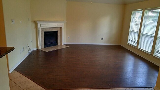 Foto del edificio - 5023 Parkcanyon Ln