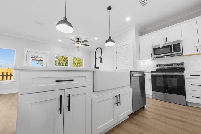 Building Photo - 1409 Little Brothers Ln