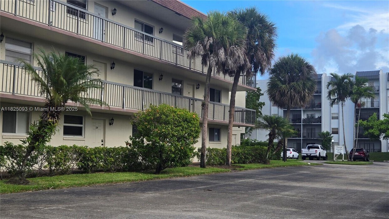 Foto principal - 7500 NW 17th St