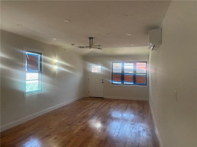 Building Photo - 1130 E 42nd St