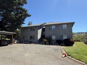 Building Photo - 2145 NW Heidi Ln