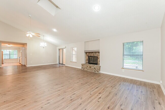 Foto del edificio - 1100 Creekwood Cove
