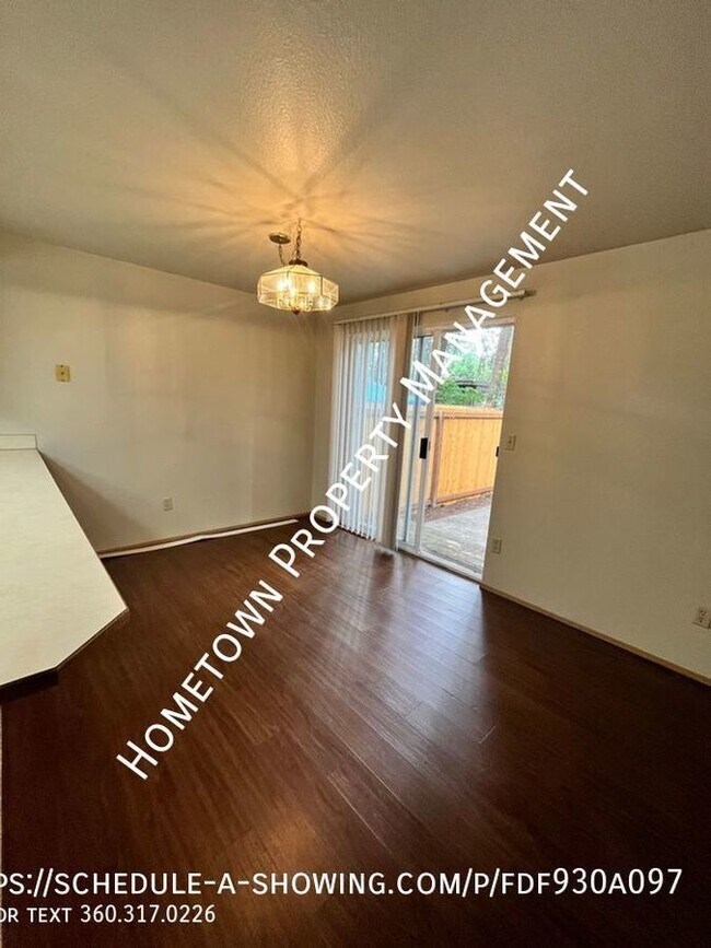 Foto del edificio - Two Story 3 Bedroom 2.5 Bath Home in The P...