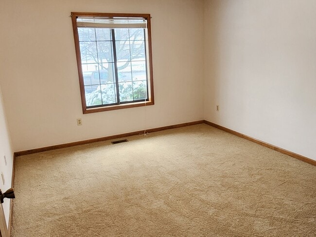 Dormitorio 1, Planta Principal - 1216 Dale Ct NE