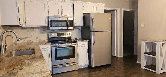 Foto del edificio - 6602 Pebble Spring Dr