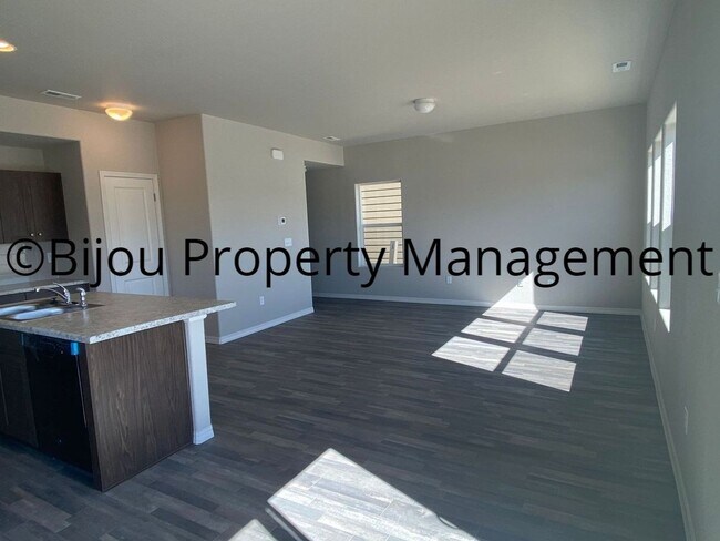 Foto del edificio - Beautiful 3 Bedroom New Build