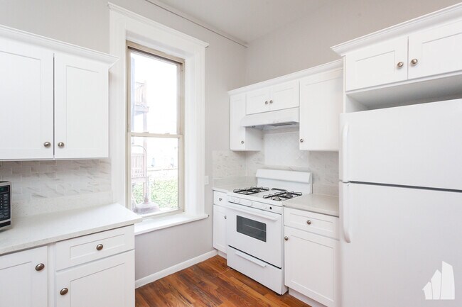 Foto del edificio - 900 W Newport Ave