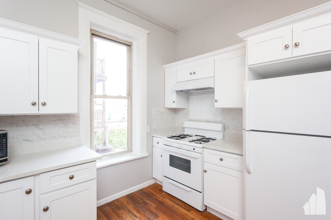 Building Photo - 900 W Newport Ave