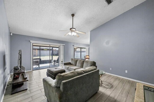 Foto del edificio - 523 Sweetleaf Dr